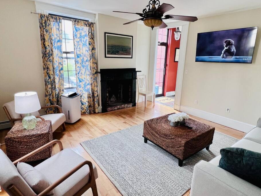 Historic Corner Apartment With Patio & Off Street Parking Portland Exterior foto